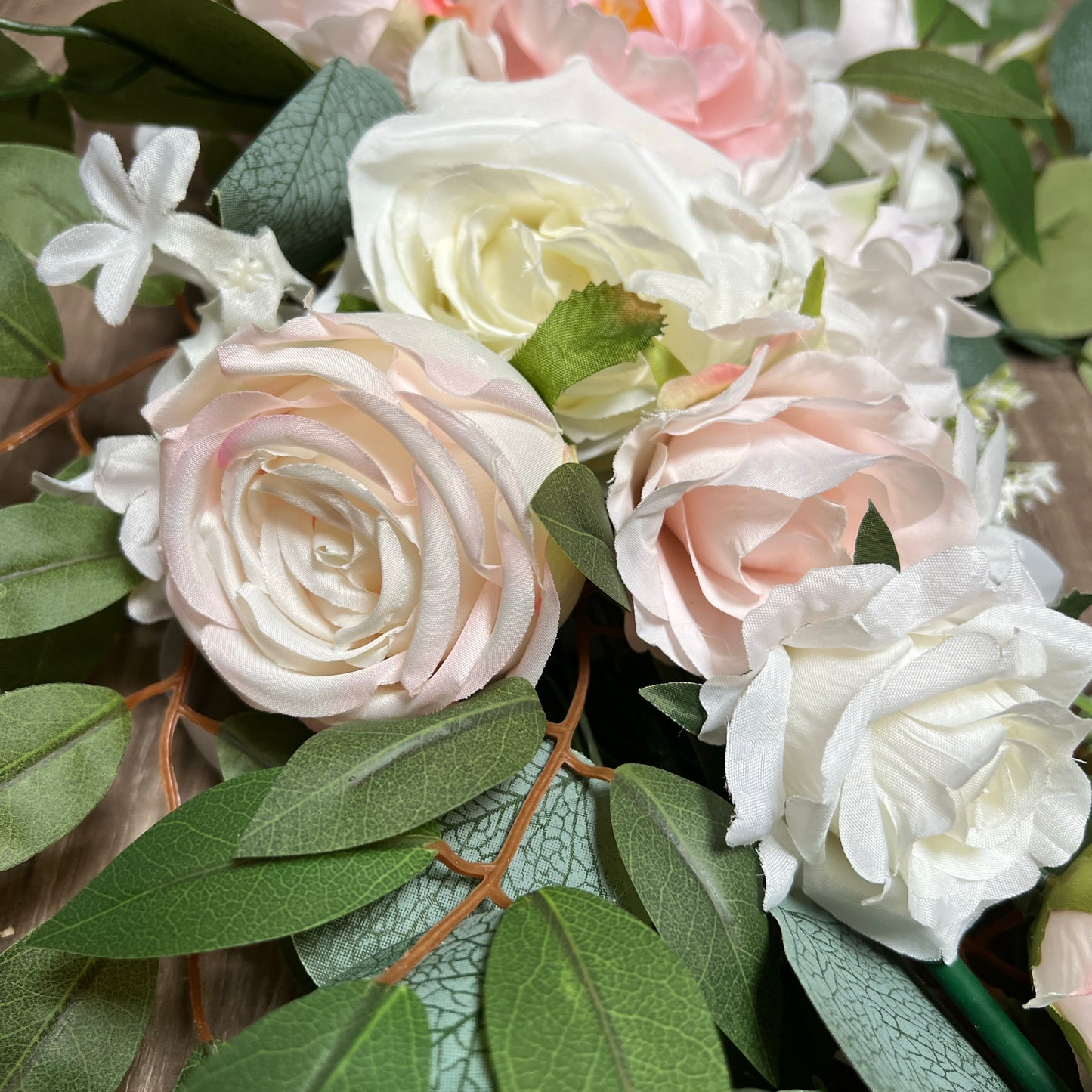 Artificial Rose Wedding Arch Decor Set - Lifelike Elegance for a Romantic Atmosphere